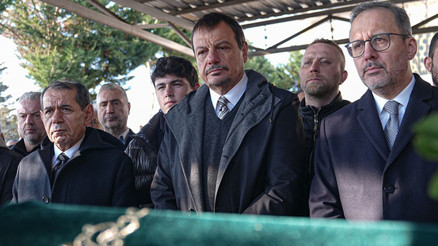 Ergin Atamanın annesi son yolculuğuna uğurlandı