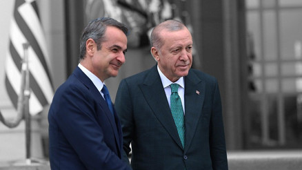 Cumhurbaşkanı Erdoğan ve Miçotakis görüşmesinin perde arkası: Yunan basını, tesbih ve albüm detaylarını yazdı