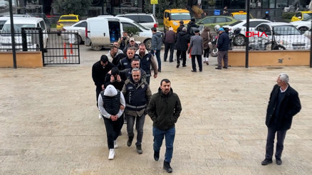 Suç örgütü üyesini diplomatik plakalı araçla yurt dışına kaçıran 6 şüpheli yakalandı