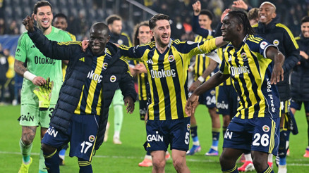 Devler bir bir yıkıldı, Fenerbahçe dimdik ayakta