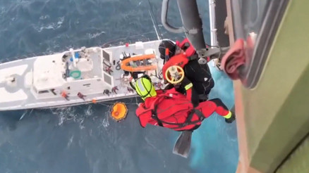 MSB duyurdu: İzmir açıklarında batan göçmen botundaki 2 kişi kurtarıldı