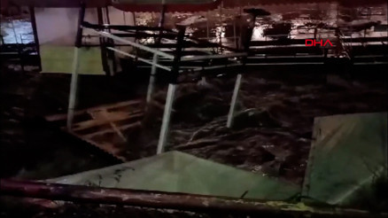 Antalyayı sağanak vurdu 7 ilçede okullar tatil edildi