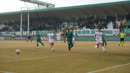 Iğdır FK ile Ümraniyespor 2 gollü maçta yenişemedi