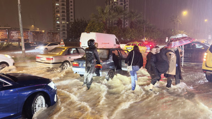 Sağanak hayatı felç etti