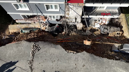 İzmir’de toprak kayması: İstinat duvarı çöktü İzmir’de toprak kayması: İstinat duvarı çöktü