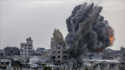 Gazzede 10 kişi İsrail saldırılarında öldürüldü