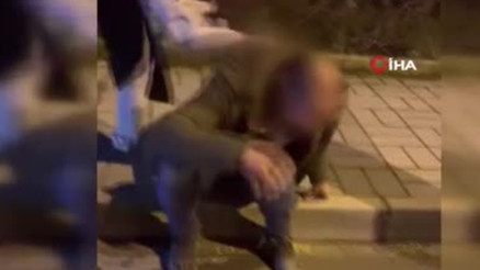 Gizli çekim iddiası gerginliğe neden oldu: Genç kadından tekmeli tepki