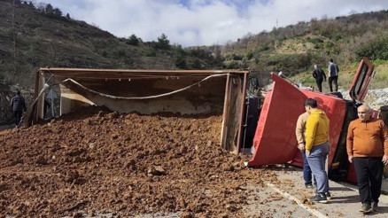 Freni boşalan tır faciaya neden oldu: 1 ölü, 3 yaralı