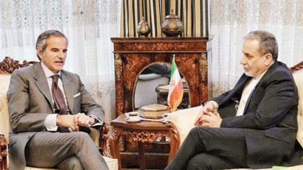 Cenevre’de pazarlık Hürmüz’de tatbikat