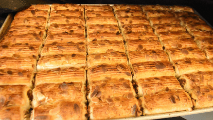 İzmirli ustanın ezber bozan tarifi: Ramazana özel hurmalı börek