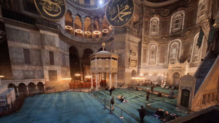 Ayasofya-i Kebir Camii Ramazan’da ibadete hazır