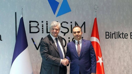 Bakan Kacır, Fransa Dış Ticaret ve Yatırımlardan Sorumlu Bakanı Forissier ile görüştü