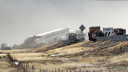 Kum fırtınası zincirleme kazaya yol açtı: 4 ölü, 29 yaralı