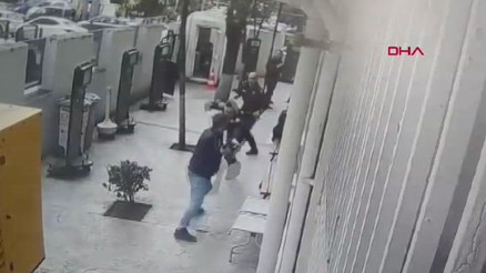 İfade vermeye gitti, polisin belindeki silahı alıp kendini vurdu; o anlar güvenlik kamerasında