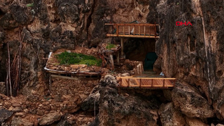 Falezlerdeki kaçak baraka ve asansörü mühürlendi