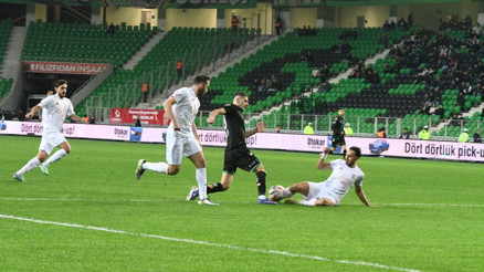 Sakaryaspor evinde 2 golle kaybetti