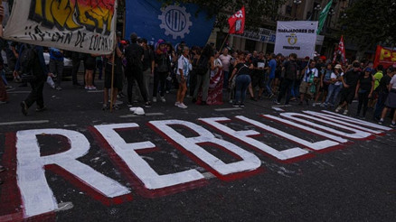Arjantinde halk sokağa döküldü: Çalışma reformu yasa tasarısına protesto