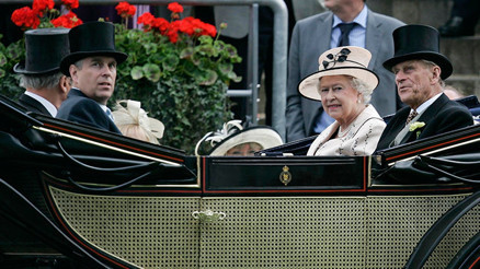 ‘Kraliçe’nin şımarık oğluydu’: Büyük bir krize imza attı... Bunca yıl annesi mi koruyordu ‘Kraliçe’nin şımarık oğluydu’: Büyük bir krize imza attı... Bunca yıl annesi mi koruyordu