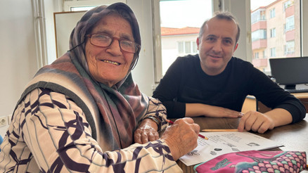 80’inden sonra okuma yazma öğrendi