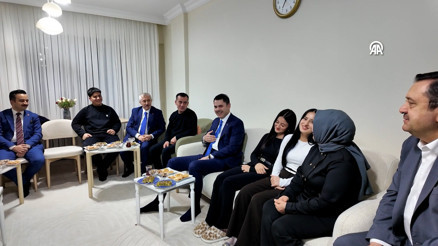 Bakan Kurum, Gaziantepte depremzede ailenin yeni evine misafir oldu