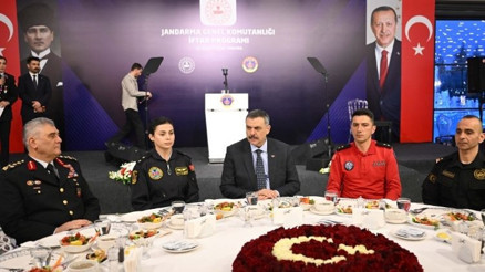 İşçişleri Bakanı Çiftçi, jandarma personeliyle bir araya geldi