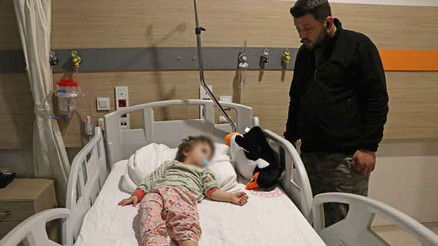 Bu nasıl vicdansızlık Baba ile 14 aylık kızı komşuları tarafından darbedildi