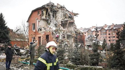 50 füze 300 dron… Rusya Ukrayna’nın yine enerjisini vurdu