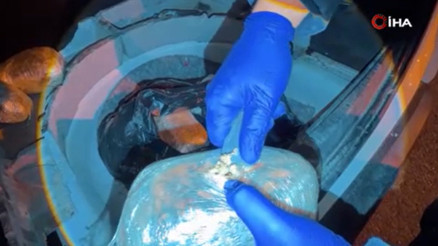 Van ve Hakkaride düzenlenen operasyonlarda 406 kilo uyuşturucu madde ele geçirildi