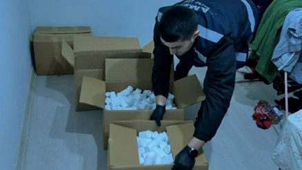 Samsunda evlerinden 230 bin hap çıkan anne-oğul gözaltına alındı Samsunda evlerinden 230 bin hap çıkan anne-oğul gözaltına alındı