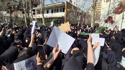 İranda gösteriler sürüyor: Hükümete gensoru tehdidi