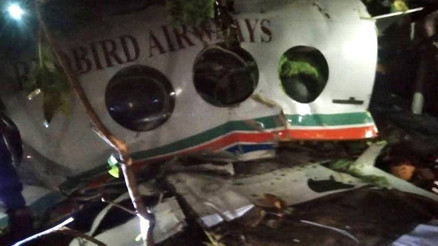 Hindistanda ambulans uçak düştü: 7 ölü