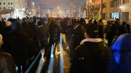 İrandan eylemci öğrencilere kırmızı çizgi hatırlatması