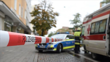 CDU Genel Merkezi önünde intihar girişimi