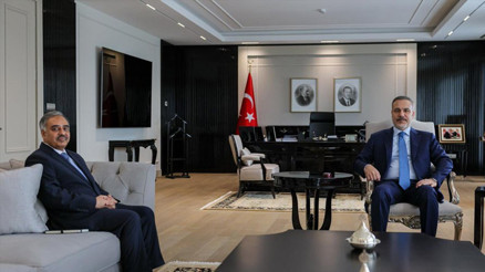 Dışişleri Bakanı Hakan Fidan, Gelişen Sekiz Ülke (D-8) Teşkilatı Genel Sekreteri Mahmood ile görüştü