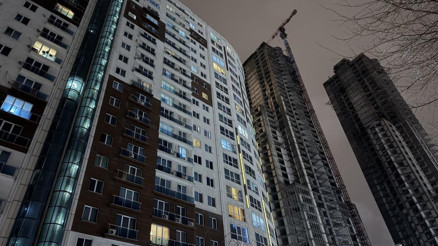 Esenyurtta bir sitede 2 kişi silahla vurulmuş halde ölü bulundu