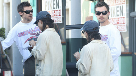 Ünlü şarkıcıdan kızının sevgilisine son uyarı… ‘Oyalanmayı bırak, artık onunla evlen’