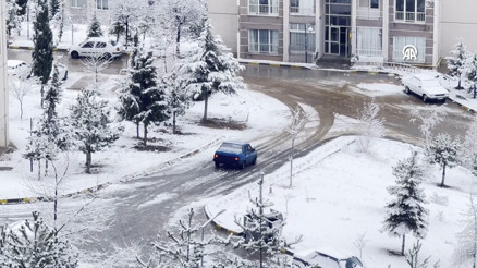 Ankarada kar yağışı: Sokaklar beyaz örtüyle kaplandı