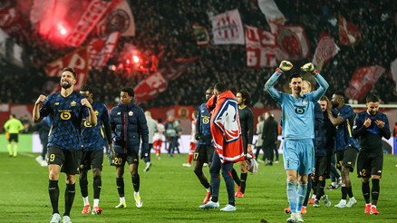 Berke Özerli Lille, son 16 biletini uzatmalarda kaptı Berke Özerli Lille, son 16 biletini uzatmalarda kaptı