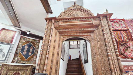 Tarihi mihrabı kapı süsü yaptı Kaleiçi’nde pes dedirten vandallık