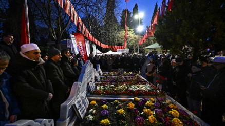 Eski başbakanlardan Necmettin Erbakan kabri başında anıldı