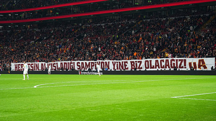 Galatasaray taraftarından tribün şov