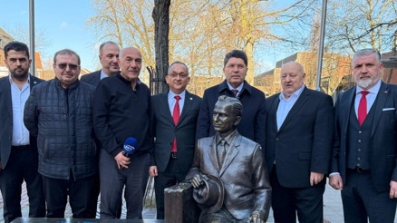 Yılmaz Tunç’un Göç Anıtı ziyareti