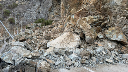 İki ili birbirine bağlayan yolda heyelan: Ulaşıma kapandı