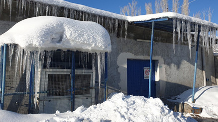 İlkbaharı beklerken kış geri geldi | Bu ilçede termometreler eksi 18i gösterdi