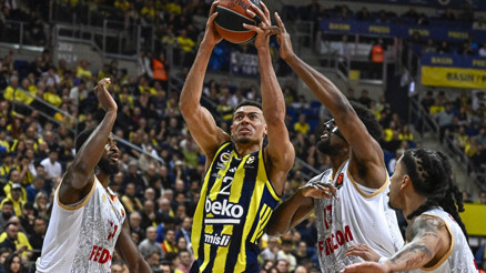 Fenerbahçe ezip geçiyor