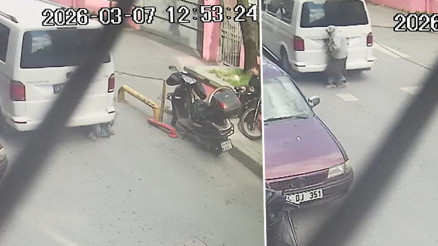 Fatihte yaya geçinden geçerken minibüsün altında kaldı: O anlar kamerada