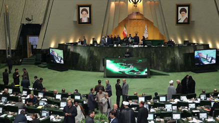 İranın yeni dini lideri seçildi