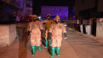 Bursada gaz kokusu paniği Binalar tahliye edildi... Kontrol için çakmak kullandı, patlama oldu