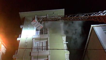 Ümraniyede 5 katlı binada yangın: Binada oturanlar tahliye edildi