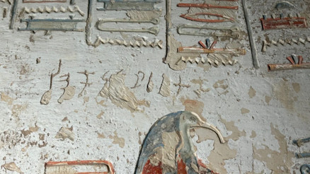 Eski Mısır mezarlarının duvarına adını kazıdı: Antik turistin bıraktığı iz bulundu